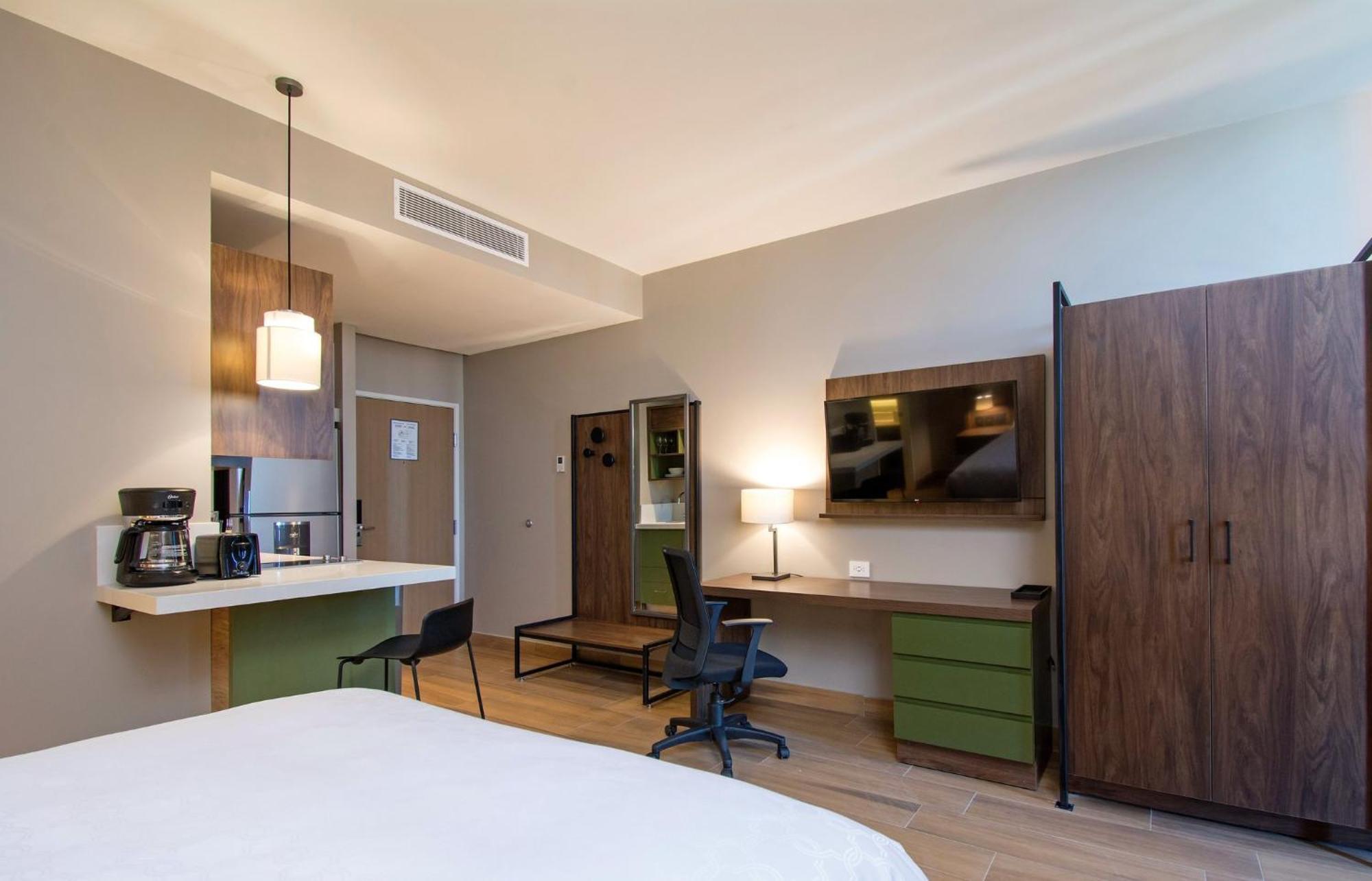 Staybridge Suites - Guadalajara Novena By Ihg Экстерьер фото