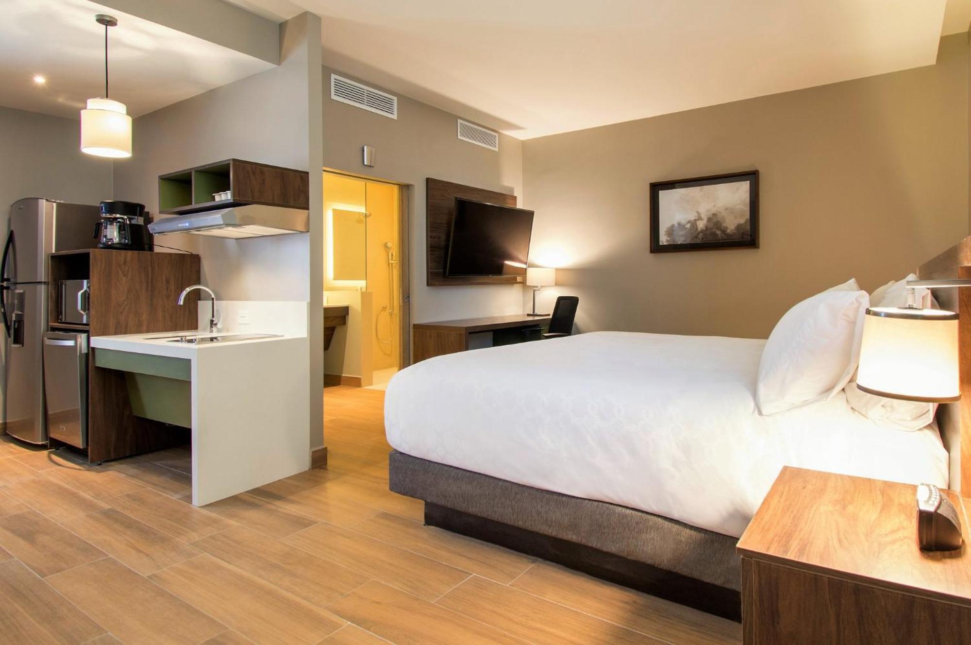 Staybridge Suites - Guadalajara Novena By Ihg Экстерьер фото