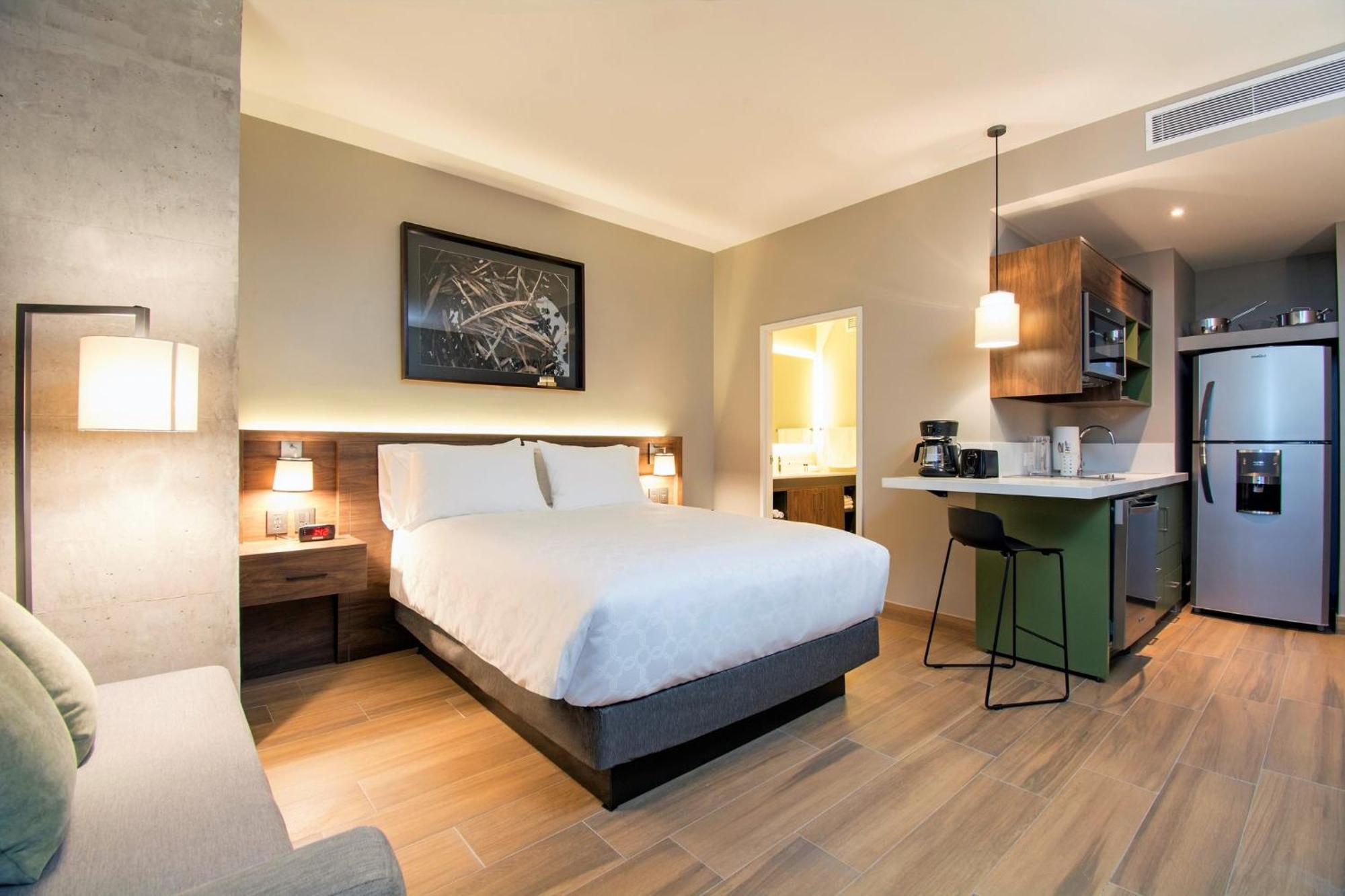 Staybridge Suites - Guadalajara Novena By Ihg Экстерьер фото