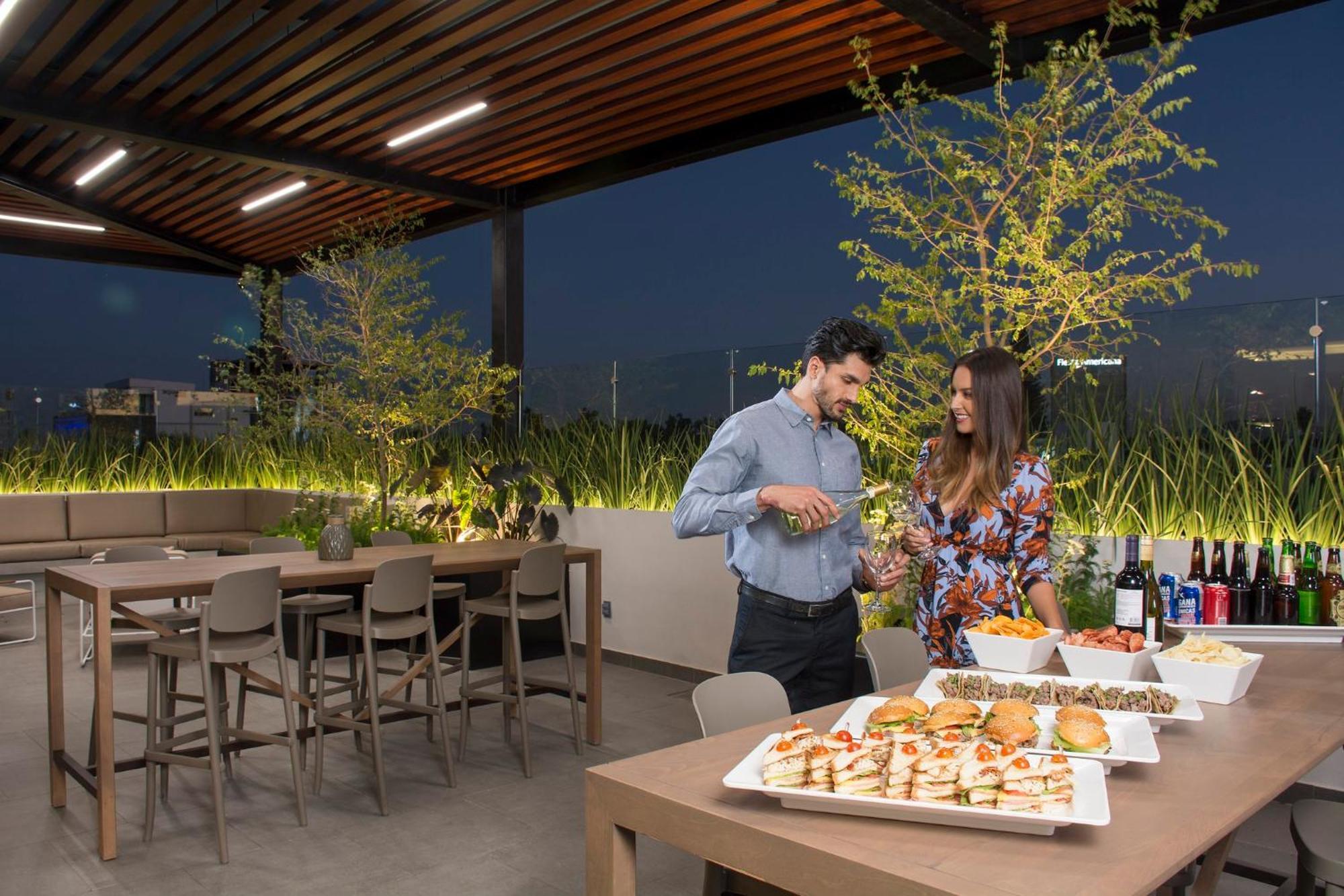 Staybridge Suites - Guadalajara Novena By Ihg Экстерьер фото